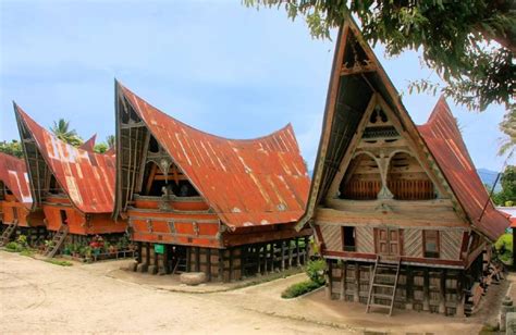  Vernacular Architecture: An Exploration of Indonesia's Traditional Building Practices – A Journey Through Time and Timber